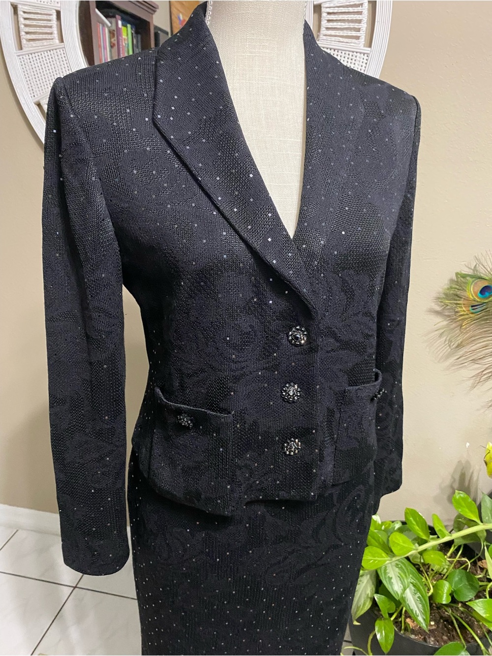 St. John Allover Sequin Skirt Suit Jacket Black Paillette Shimmer Jacquard Knit